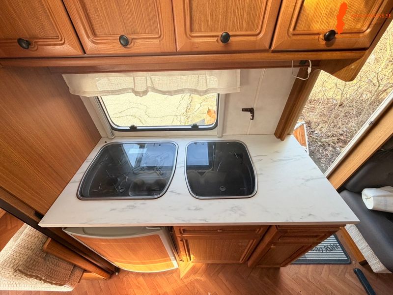 hobby-530-tk-de-luxe-nyare-kokfortalt1991