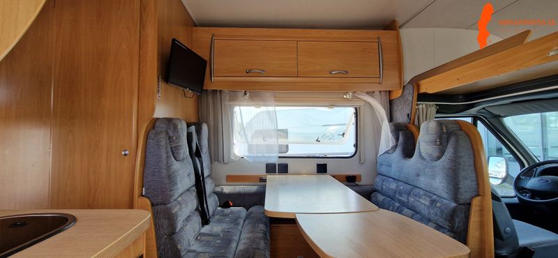 ford-chausson-flash-3-6-baddar-och-6-baltade-platser-lastvikt-710-kg
