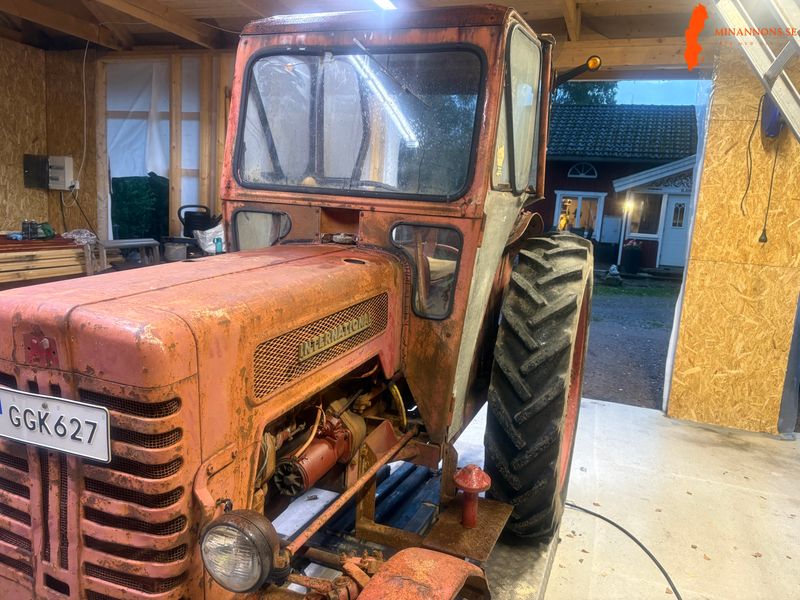 traktor-ih-b275