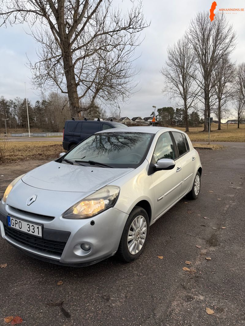 renault-clio-5-dorrars-halvkombi-12-manuell-75hk-2011