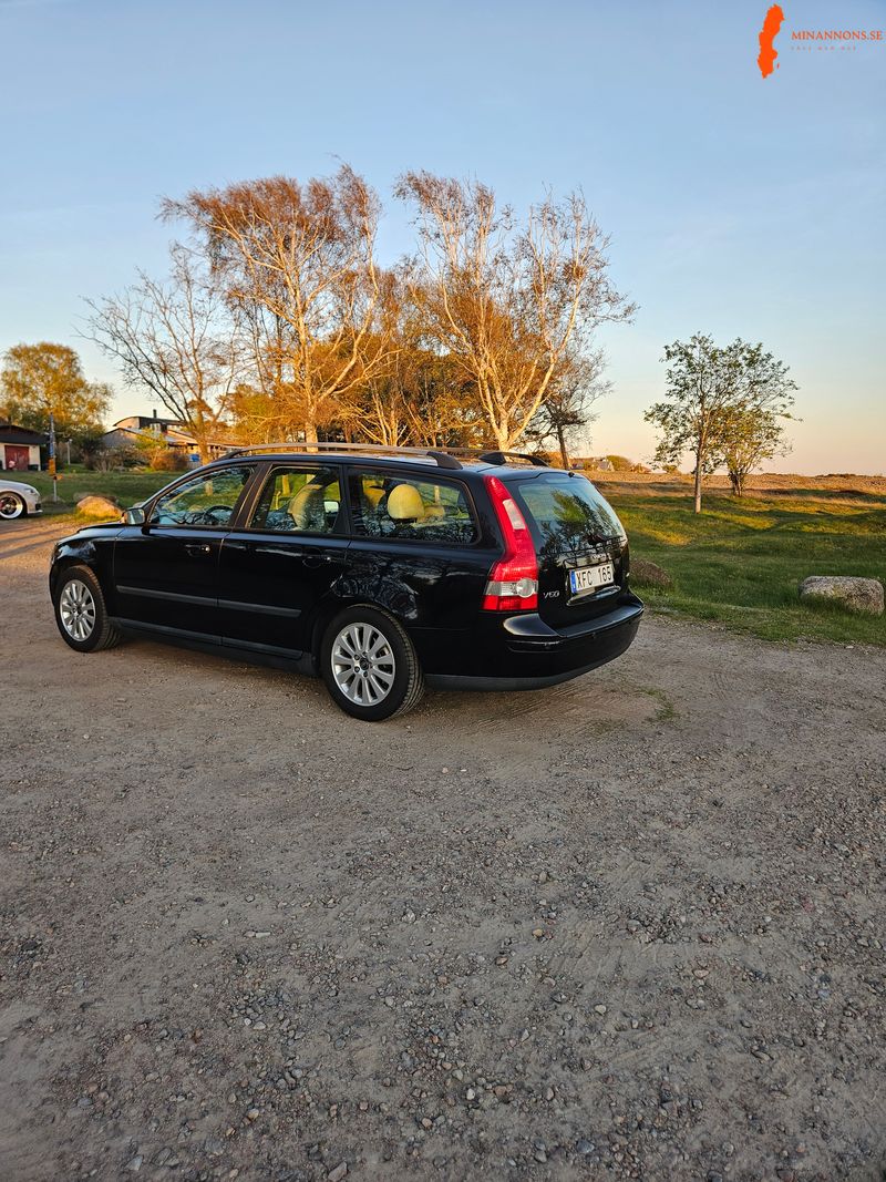 volvo-v50-24i-nybesiktad-och-nyservad