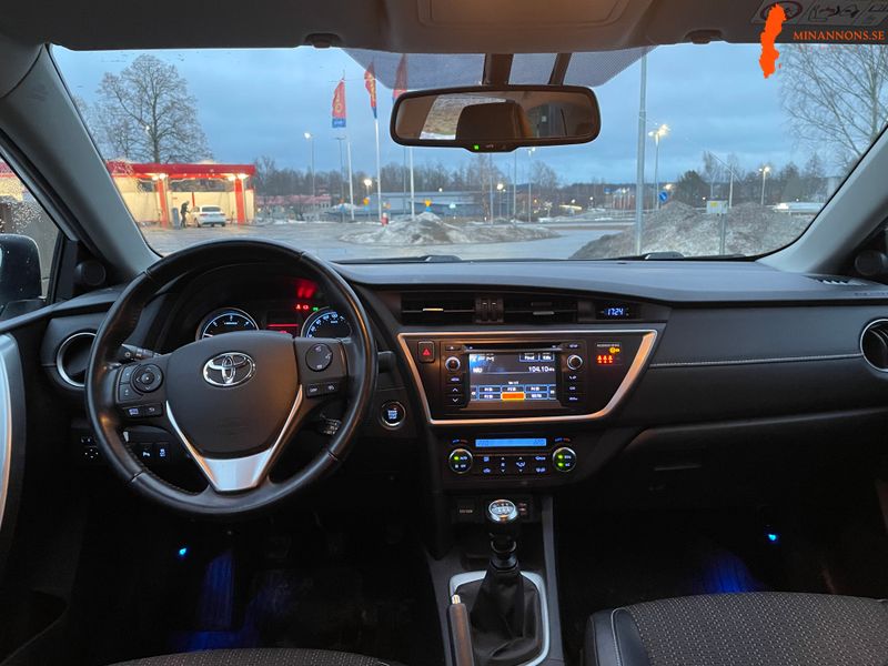 toyota-auris-touring-sports-20-d-4d-man-vhjuldrag