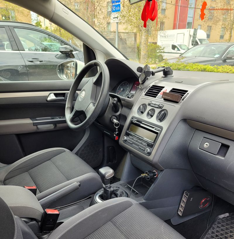 vw-touran-2010-automat