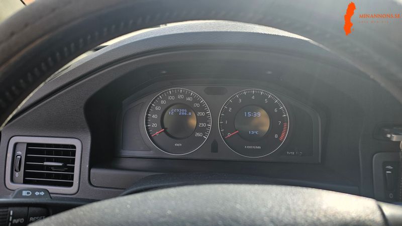 volvo-v70-20f