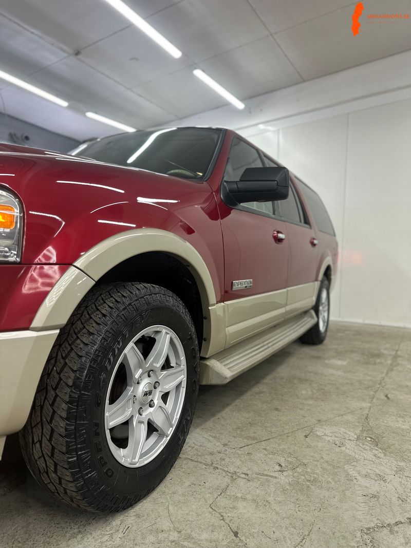 ford-ford-expedition-el-v8-299hk-8-sits