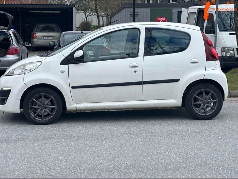 peugeot-107-2012