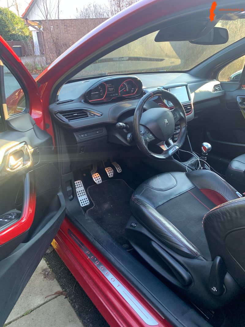 superfin-peugeot-208-gti