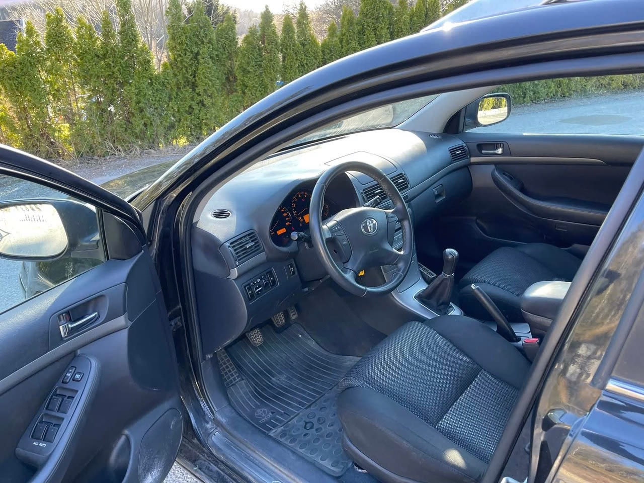 toyota-avensis-kombi-20-d-4-vvt-i