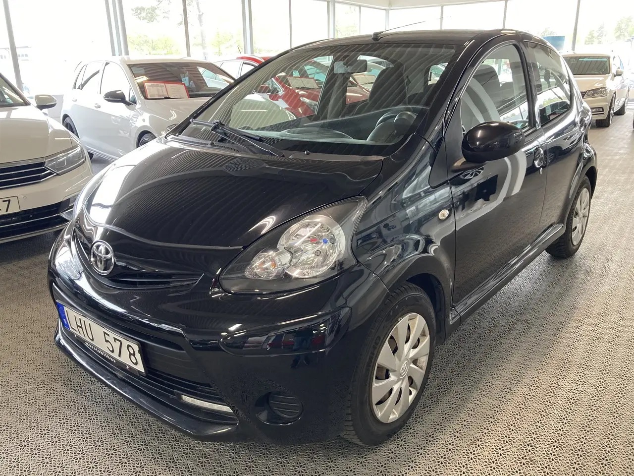 toyota-aygo-5-dorrar-10-vvt-i-manuell-68hk-2013