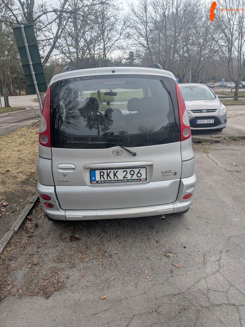 toyota-yaris-2000