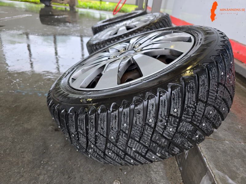 ford-focus-16-titanium-11-800-mil-fin-valvardad-vinterdack-dubb-med-falgar