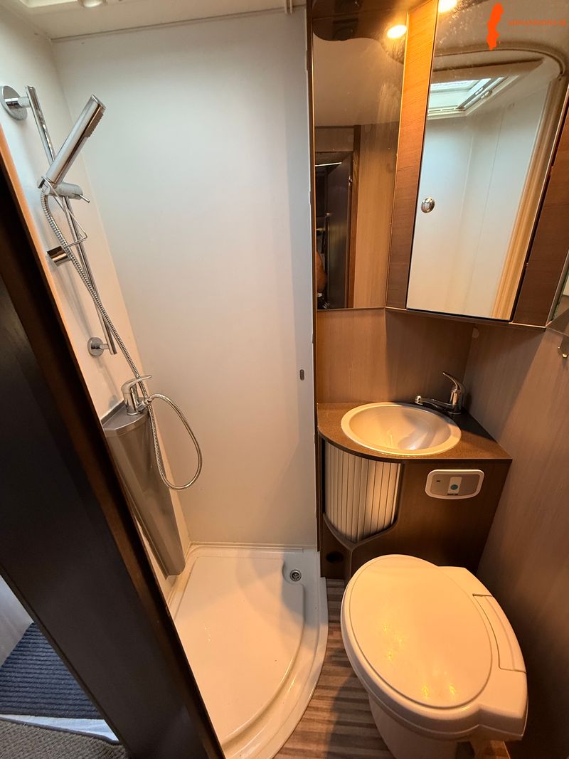 adria-sonic-i-600-sl-langbaddarsolcellerac-bodel