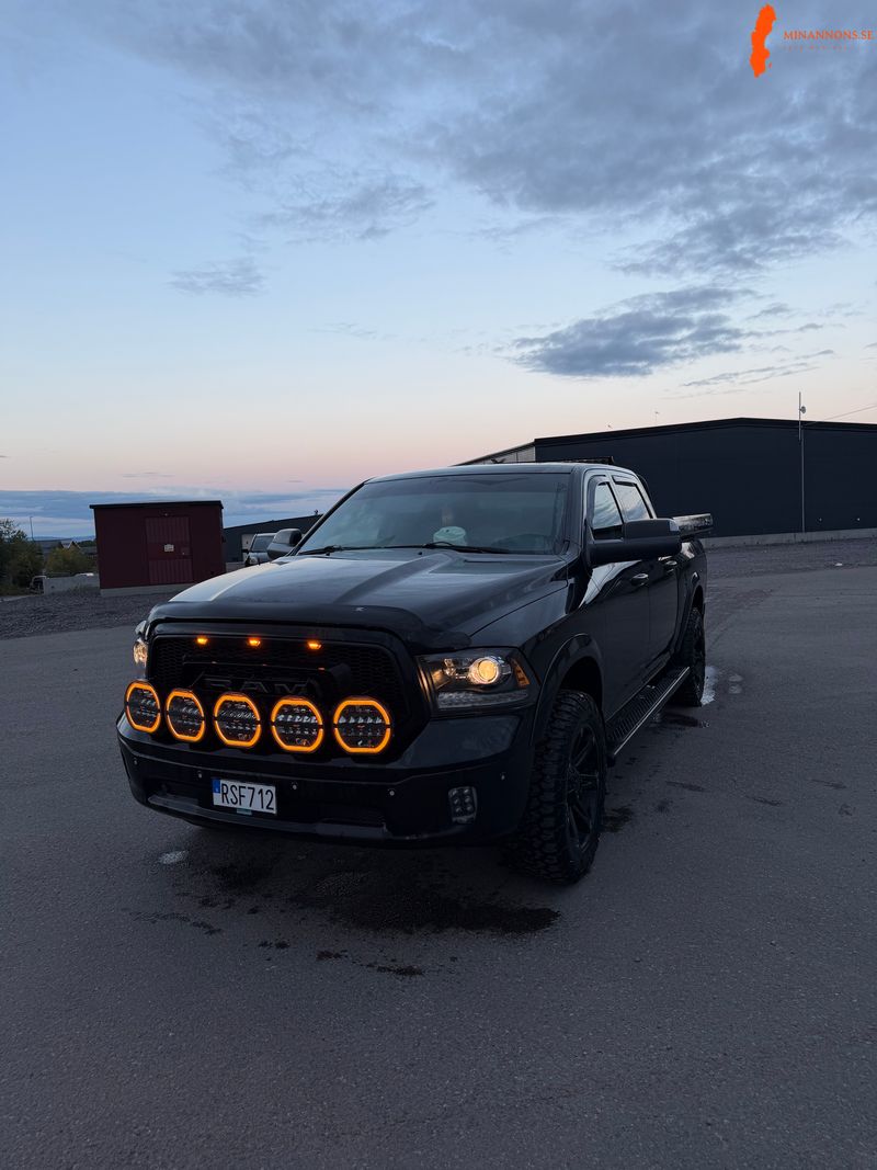 dodge-ram-1500-30-ecodiesel-30-d-v6-4x4