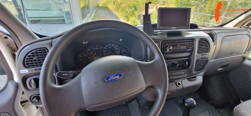 ford-chausson-flash-3-6-baddar-och-6-baltade-platser-lastvikt-710-kg