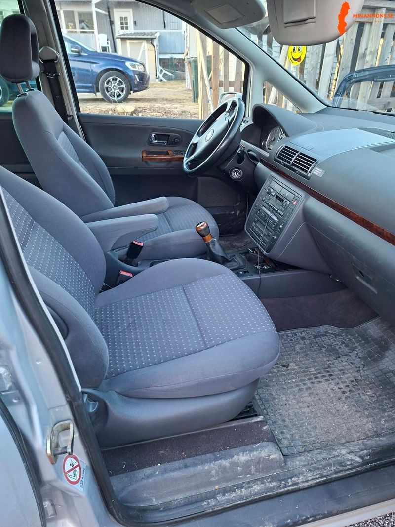 seat-alhambra-19-tdi-si-2003-en-billig-bil-att-underhalla-for-familje