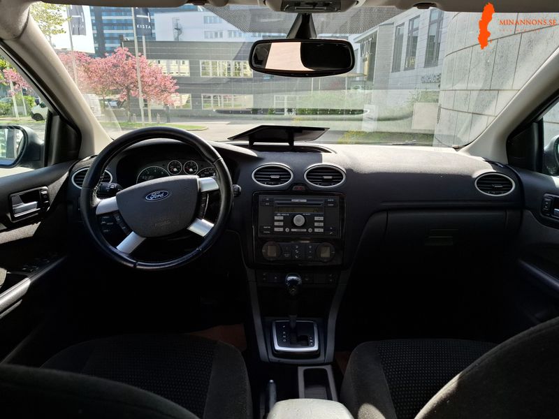 ford-focus-20-ghia-kombi-06-automat