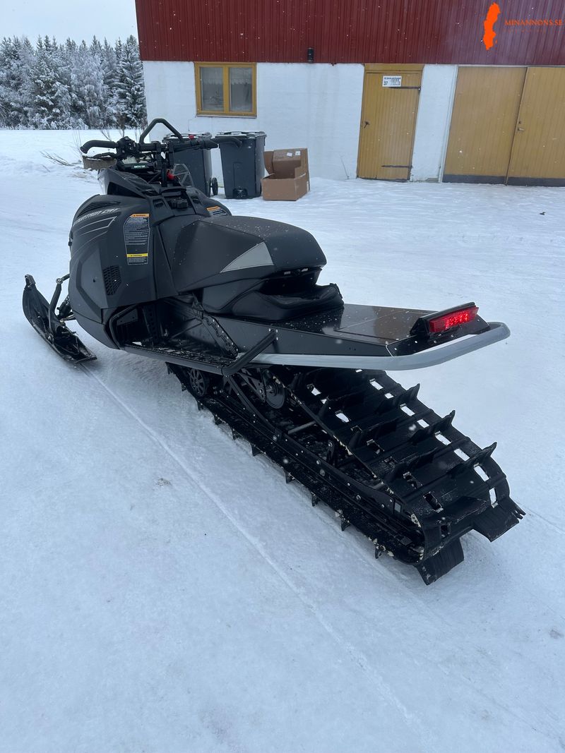 arctic-cat-m8000-2019