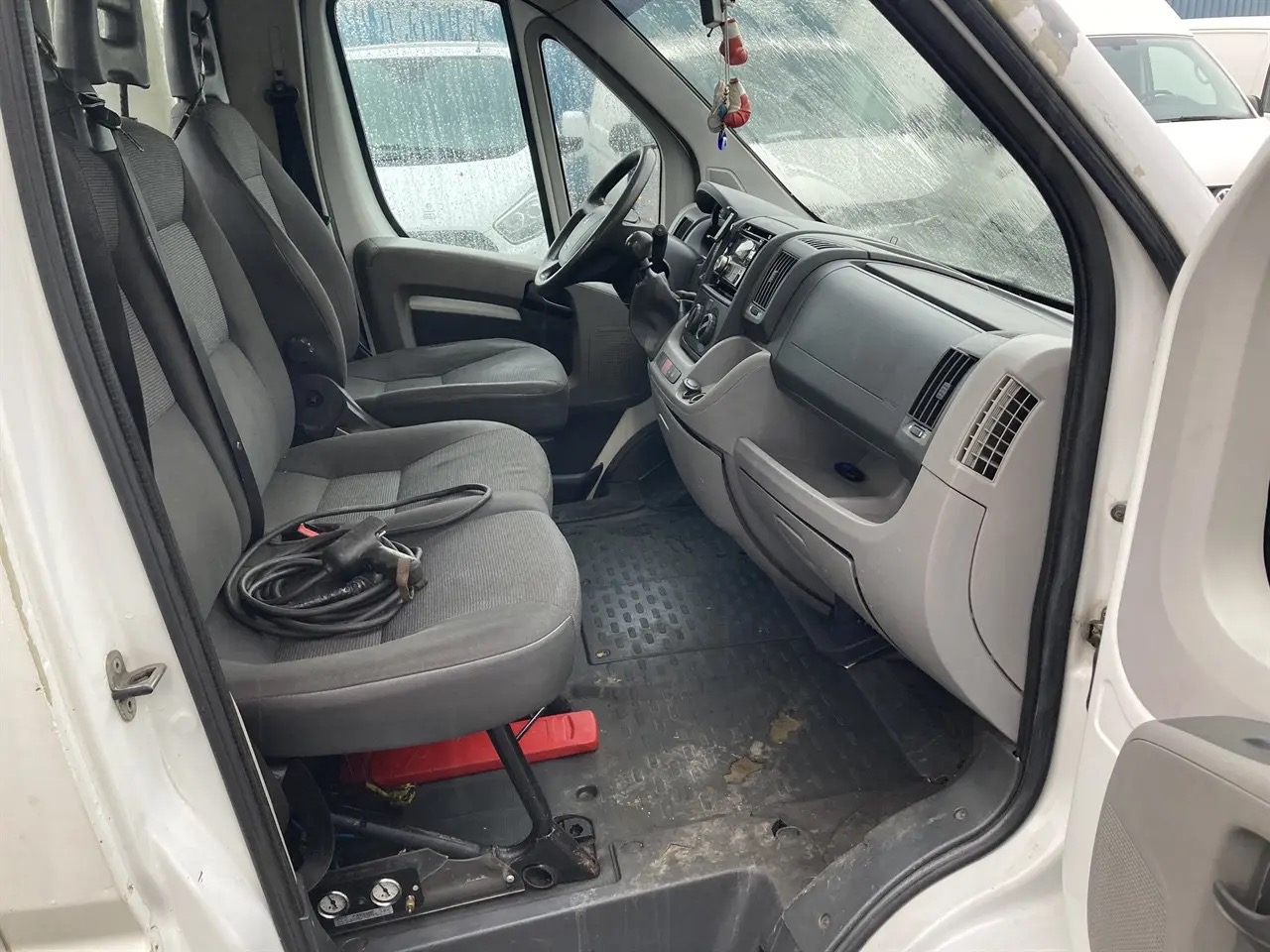 peugeot-boxer-van-335-22-hdi