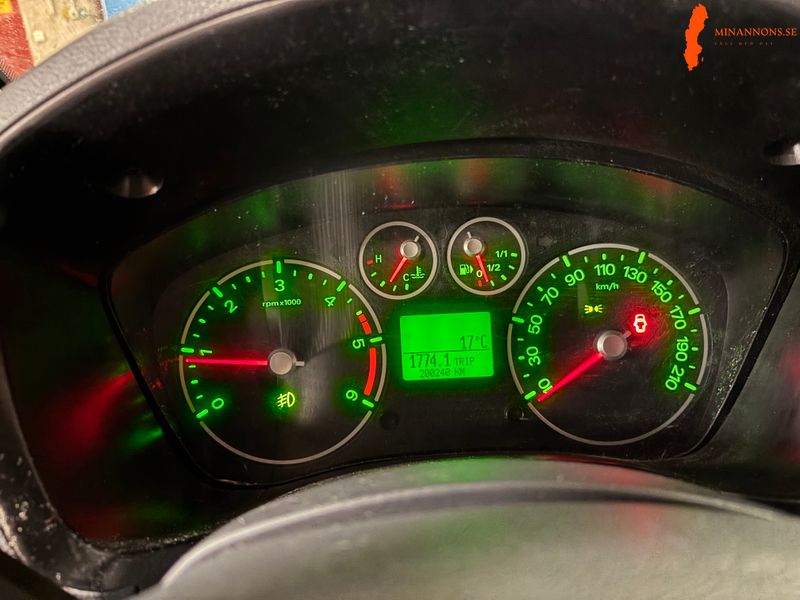 ford-transit-connect-t220-18tdci-90hk-dragkrok-2011