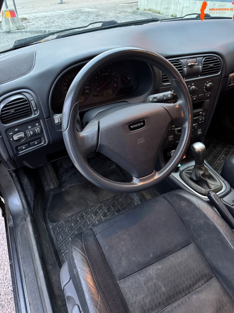 volvo-v40-20-bes-och-skatt-5agaremanuell