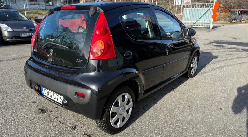 peugeot-107-5-dorrar-10-manuell-68hk-2011