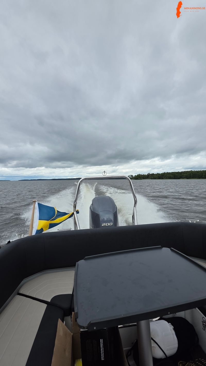 finnmaster-r6-f200-med-stora-motorn-och-fa-gangtimmar