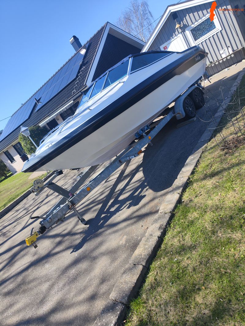 searay-cuddy-200-80trailer