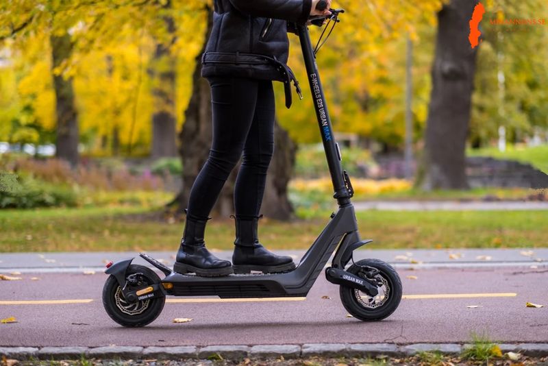 ny-e-wheels-e2s-urban-max-fulldampad-maxcontrol-1300w-elsparkcykel-40kmh