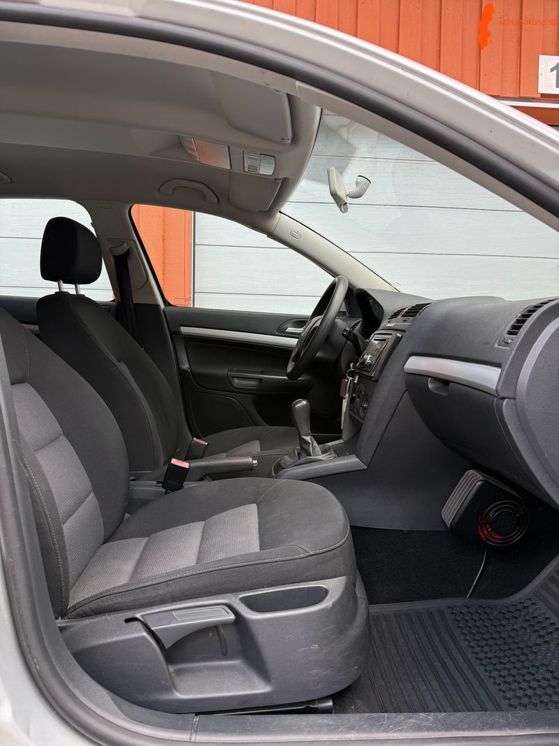 skoda-octavia-16-mpi-102-hk-2007-toppfin-endast-tva-agare