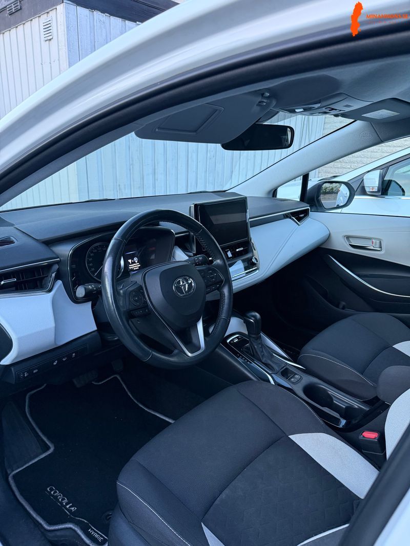 toyota-corolla-2023-touring-sports-hybrid