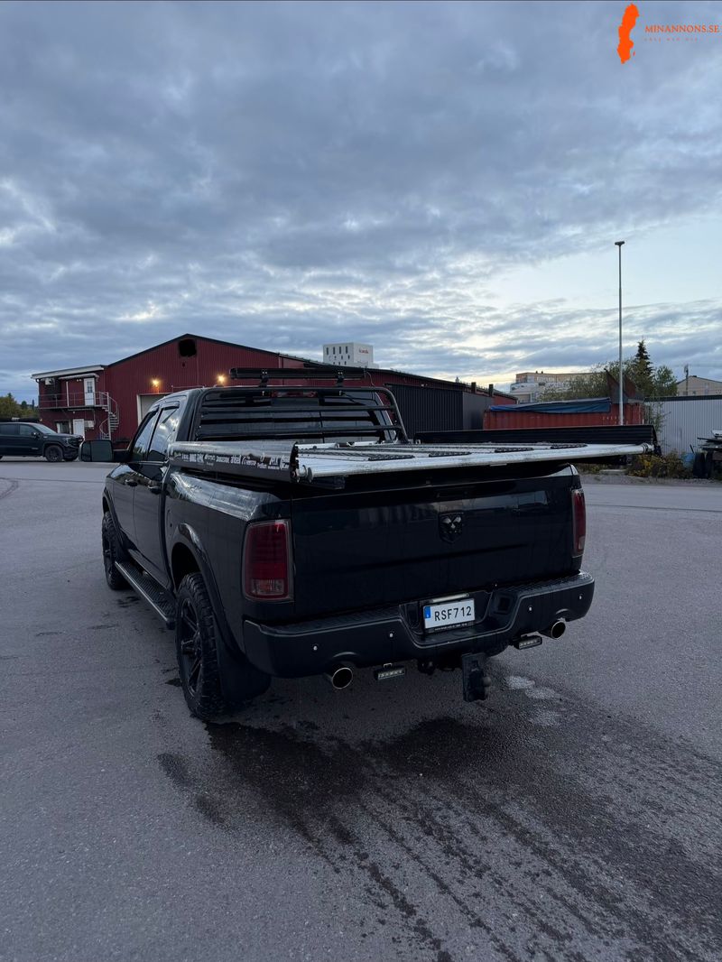 dodge-ram-1500-30-ecodiesel-30-d-v6-4x4