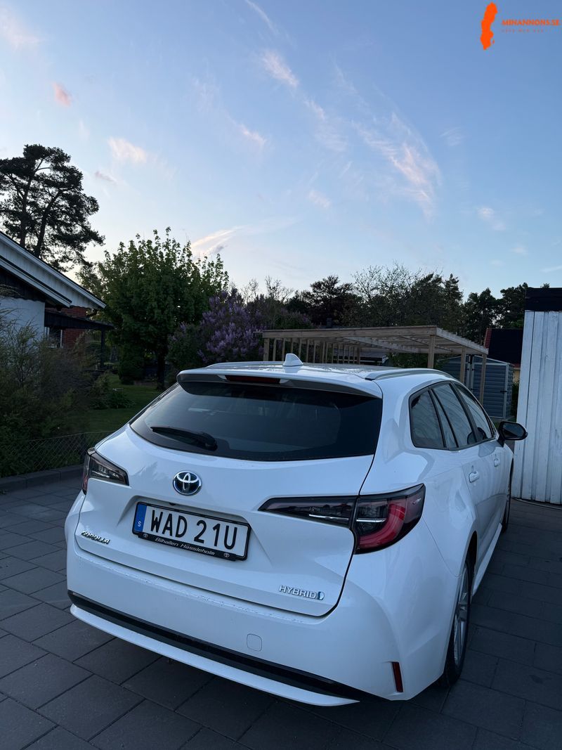 toyota-corolla-2023-touring-sports-hybrid