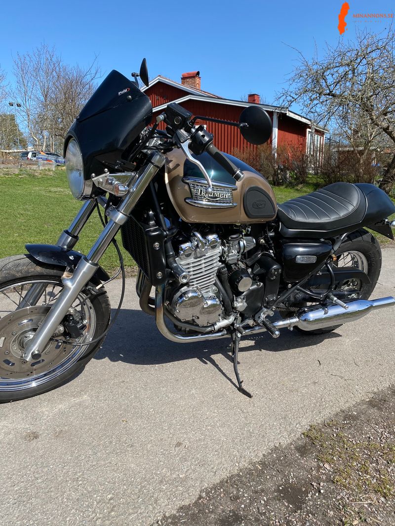 triumph-thunderbird-900