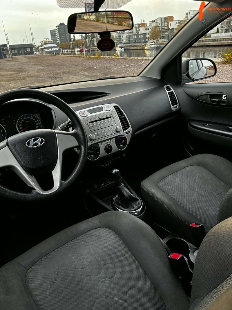 hyundai-i20-2011-nyservad-nybesiktigad-endast-14800mil