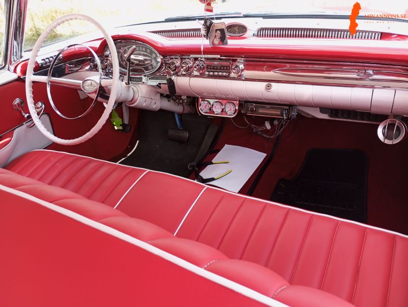 oldsmobile-1957-4dr-ht