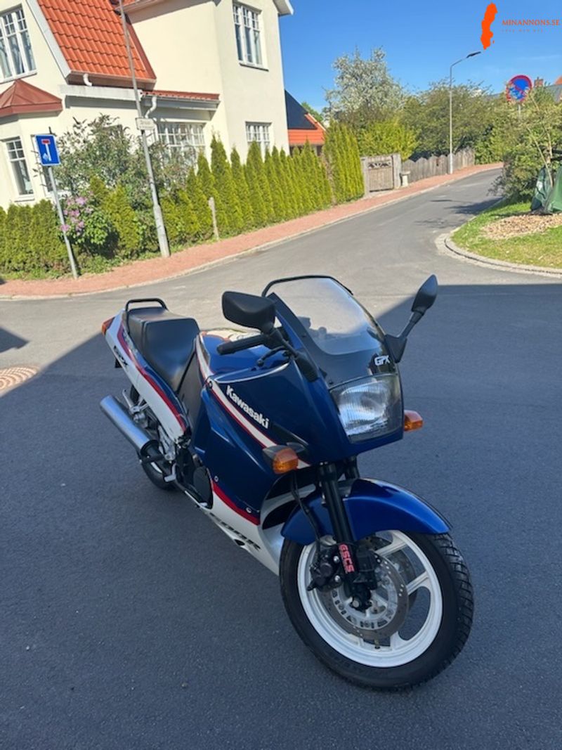kawasaki-gpx-600r-i-mint-kondition-medfoljer-nya-dack-fram-bak-pirel