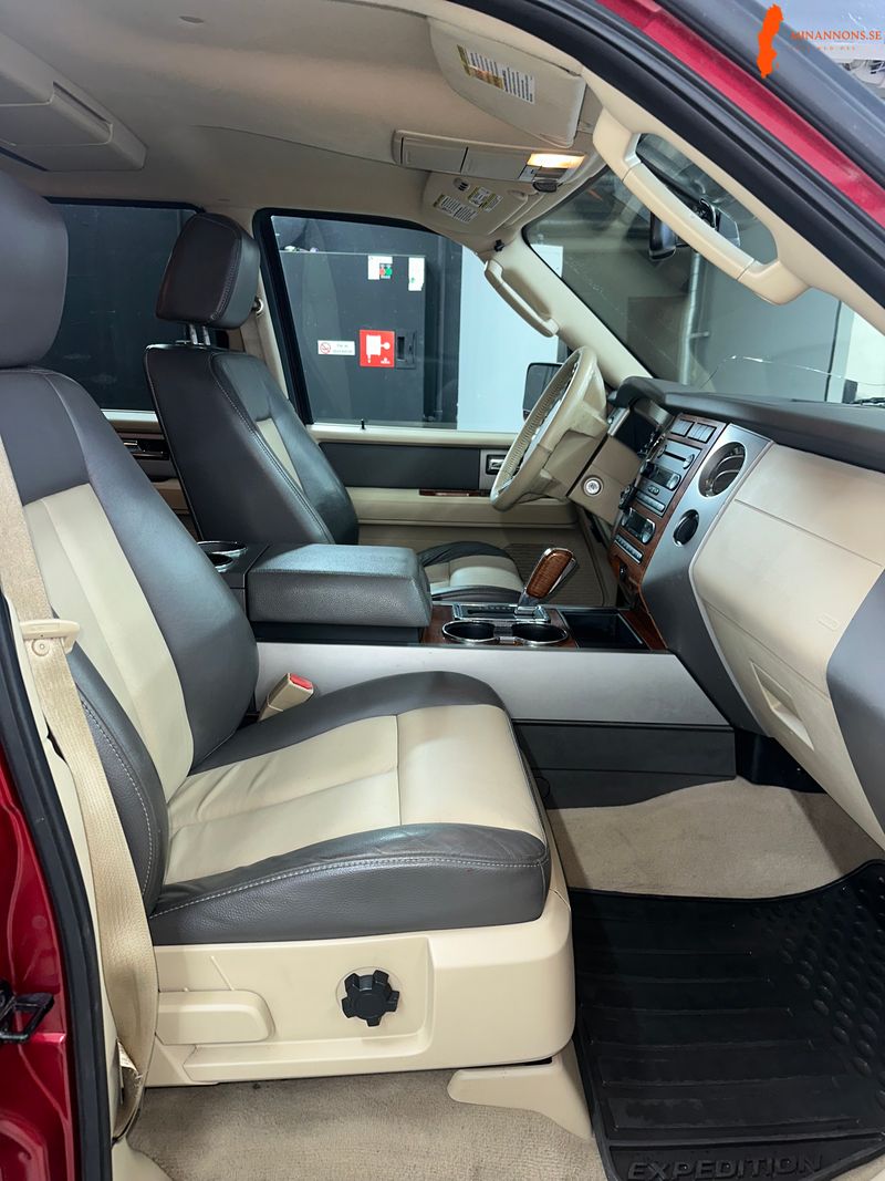 ford-ford-expedition-el-v8-299hk-8-sits