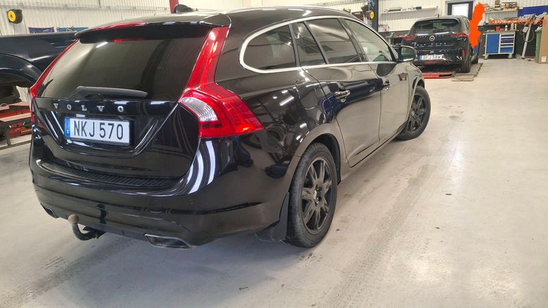 volvo-v60-2014-d4
