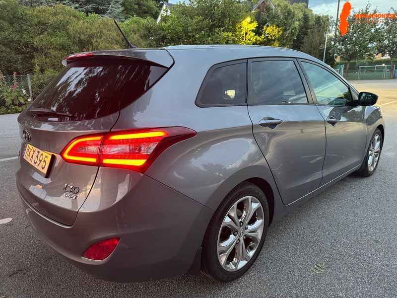 hyundai-i-30-16-crdi-panoramatak-nyservad