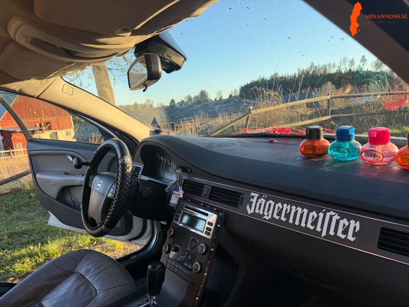 a-traktor-volvo-v-70-fas-2-bud