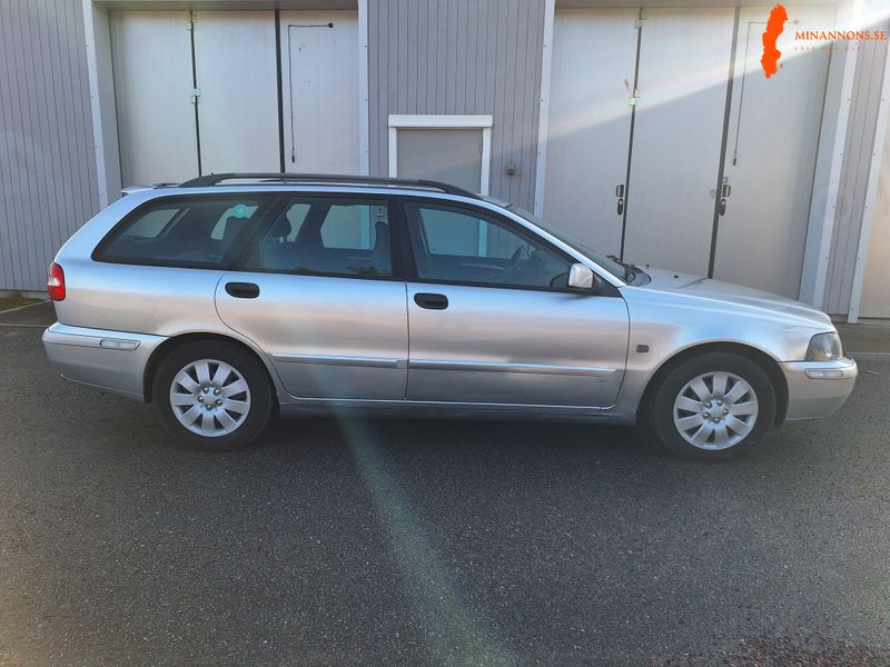 volvo-v40-20t-163hk-nybesiktigad-motorvarmare