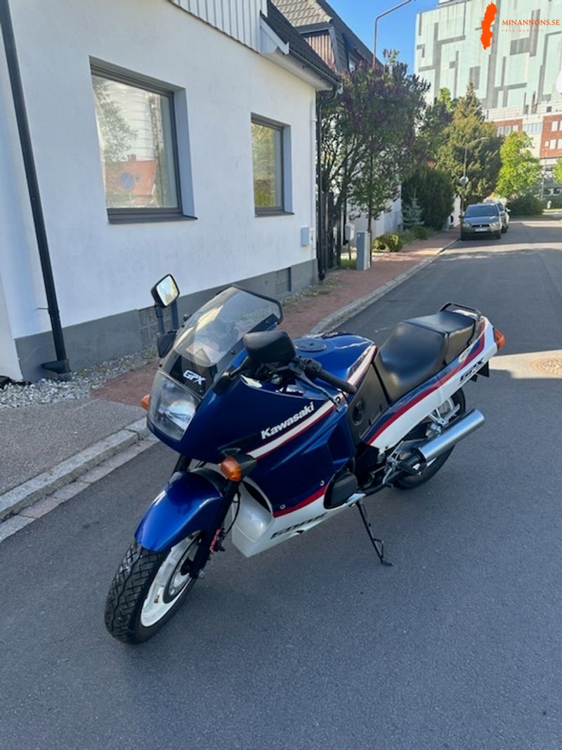 kawasaki-gpx-600r-i-mint-kondition-medfoljer-nya-dack-fram-bak-pirel