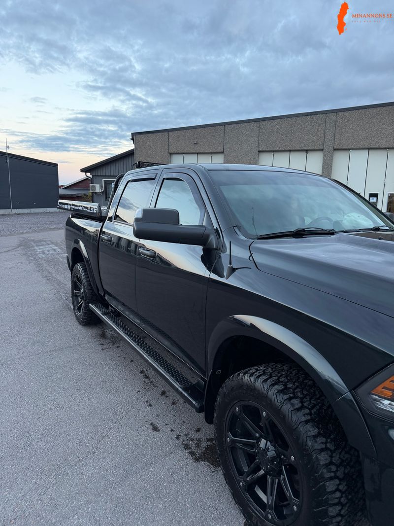 dodge-ram-1500-30-ecodiesel-30-d-v6-4x4