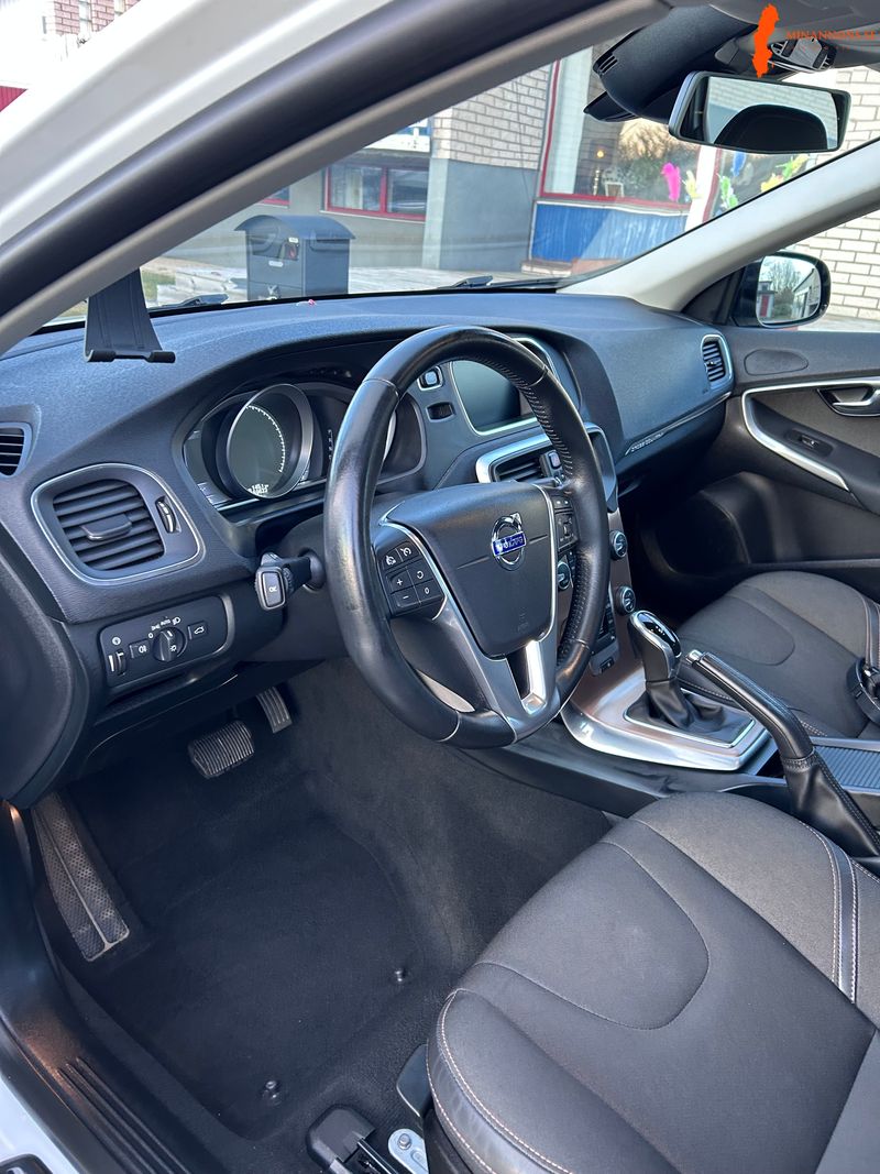 volvo-v40-cross-country-d2-20-fwd