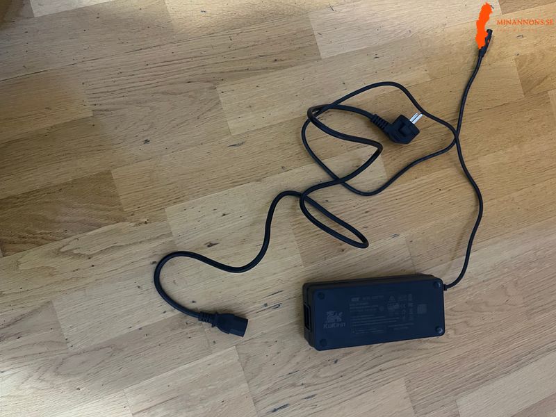 kukirinxve-batteriladdare-588v-3a-fullt-fungerande-250-kr