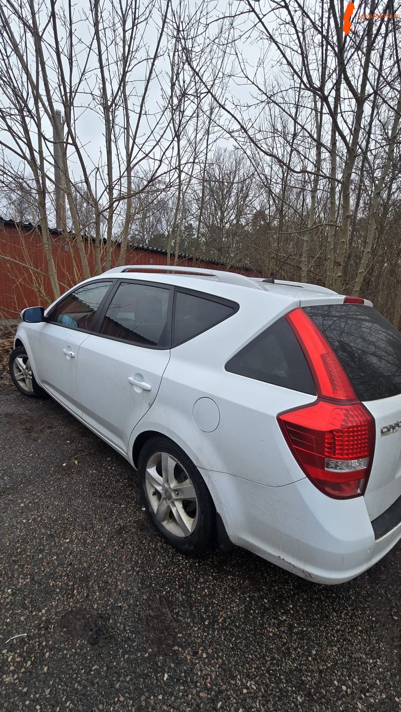 kia-ceed-sportswagon-16-crdi-128-128hk-2012