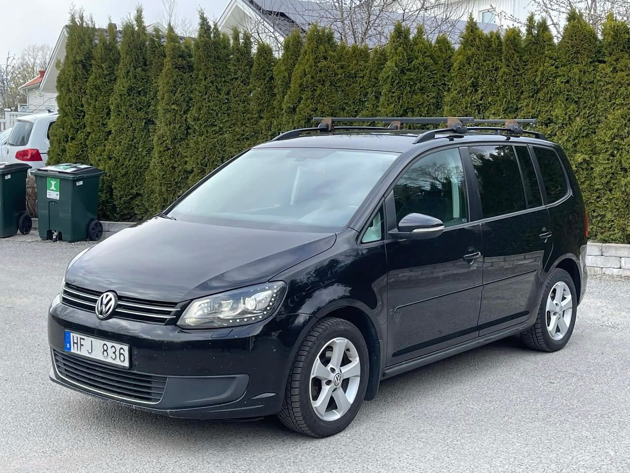 volkswagen-touran-7-seater-20-tdi-dpf
