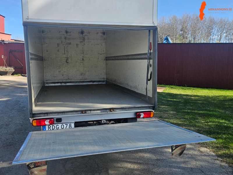 nissan-nv400