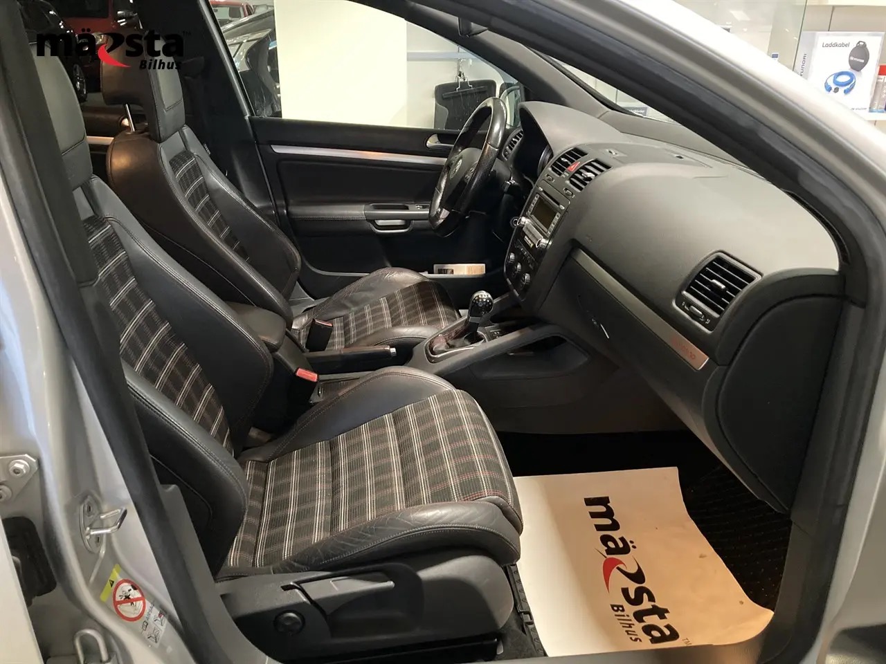 volkswagen-golf-5-door-gti-edition-30-20-turbo-fsi-dsg-sekventiell