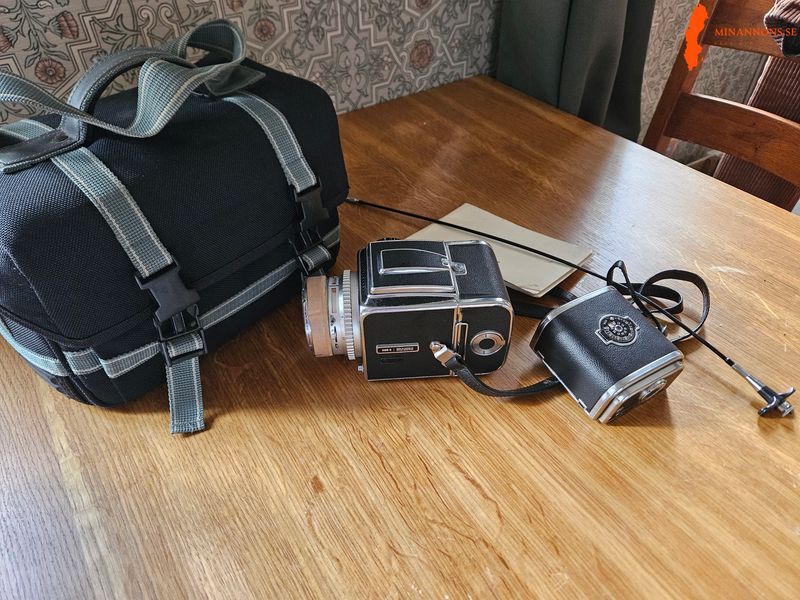 hasselblad-500c-kamerahus-och-2-magasin